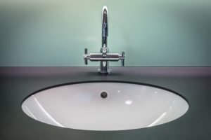 Umywalki wpuszczane w blat – blaty granitowe Gdańsk